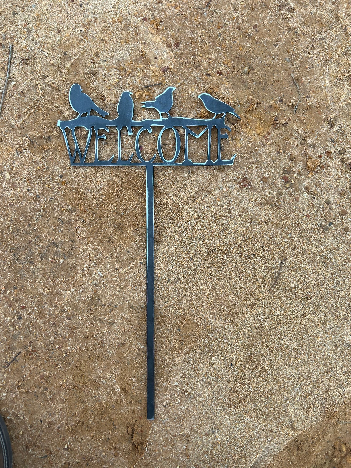 Bird welcome yard stake