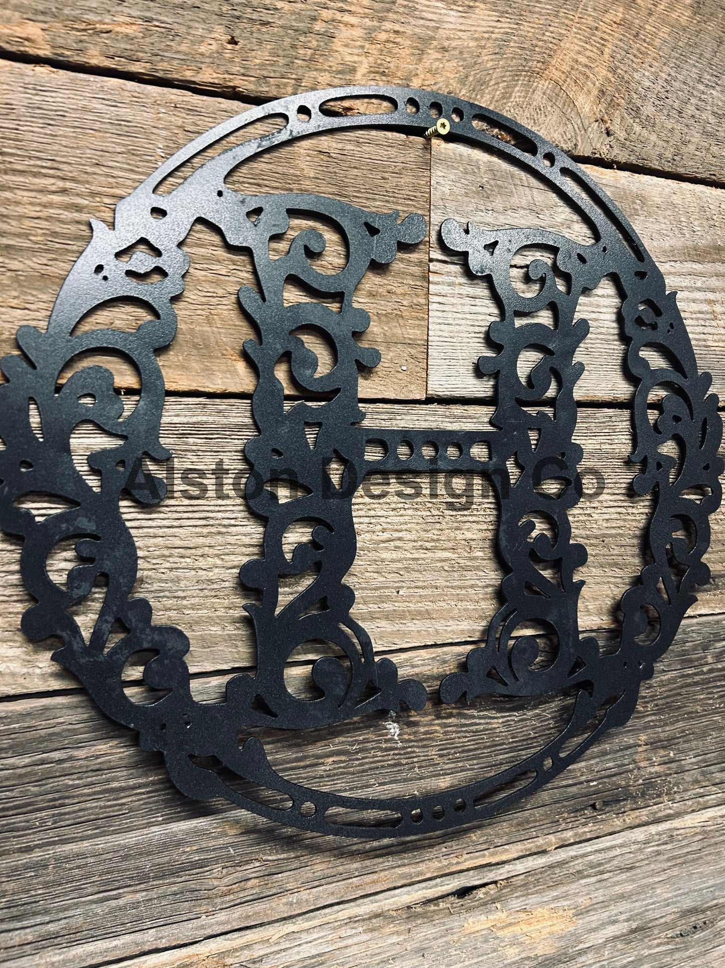 round letter decorative