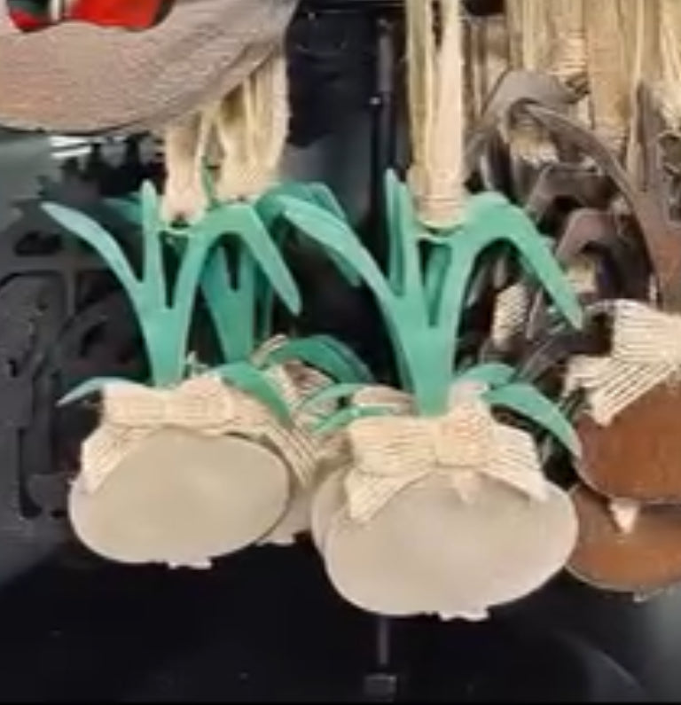 Sweet Onion Ornament – Handmade Metal Vidalia Decor